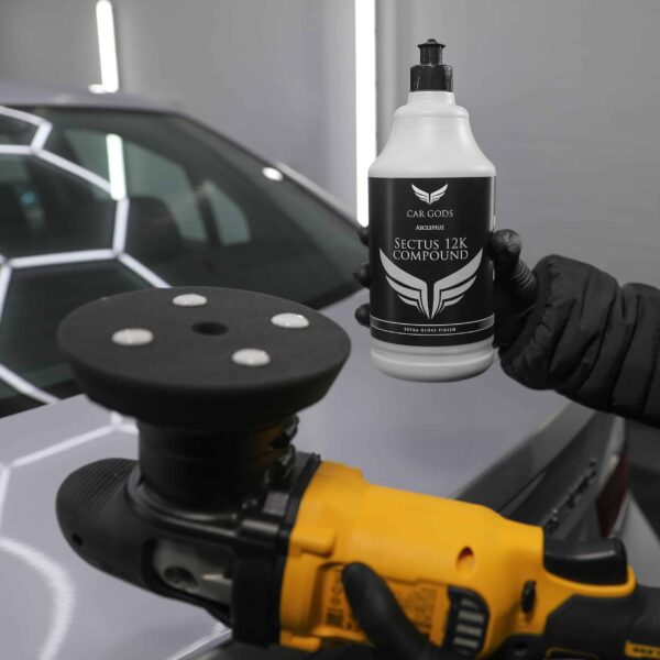 image_4_TETGOD092-fine-cutting-compound-next-to-machine-polisher SECTUS 12K FINE FINISH CUTTING COMPOUND